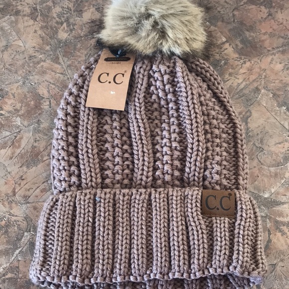 C.C women’s fuzzy fur pom beanie - Picture 9 of 9